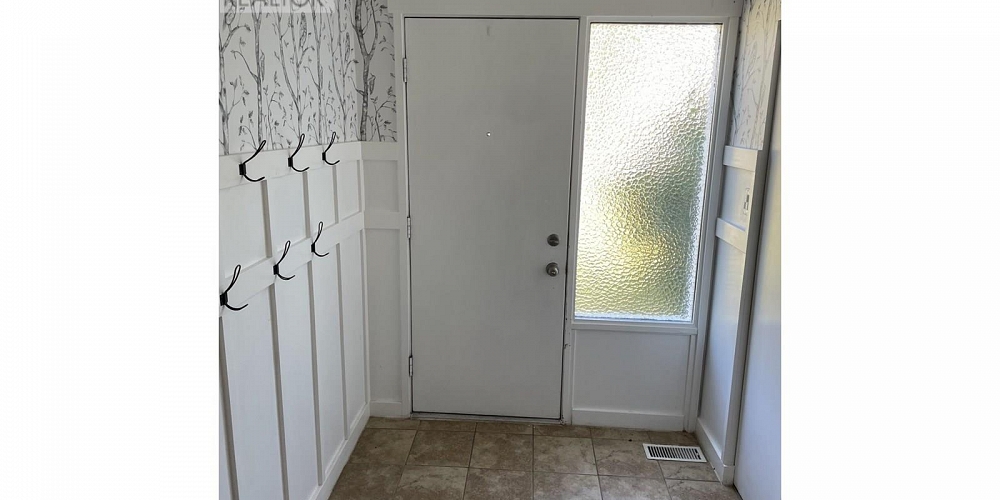 2 4809 HALLIWELL AVENUE Terrace Photo 2