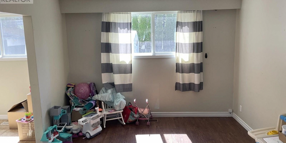2 4809 HALLIWELL AVENUE Terrace Photo 4