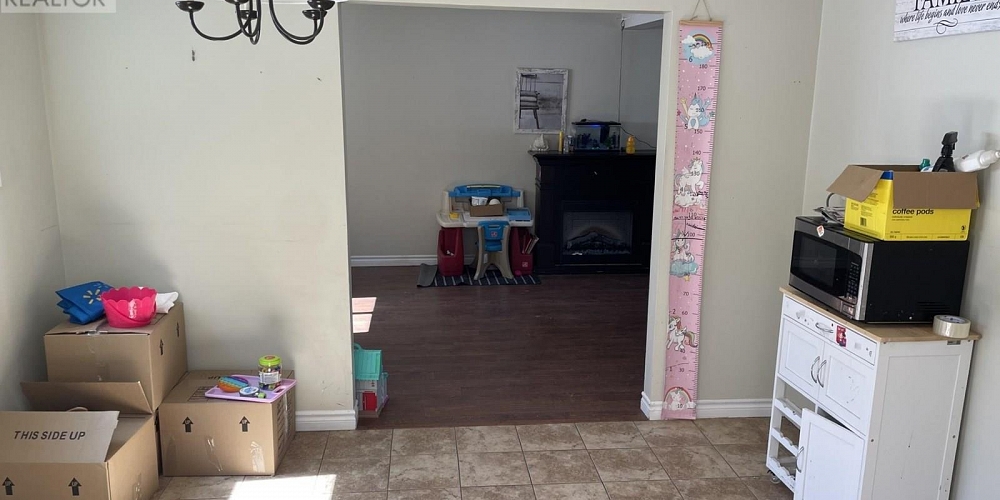 2 4809 HALLIWELL AVENUE Terrace Photo 5