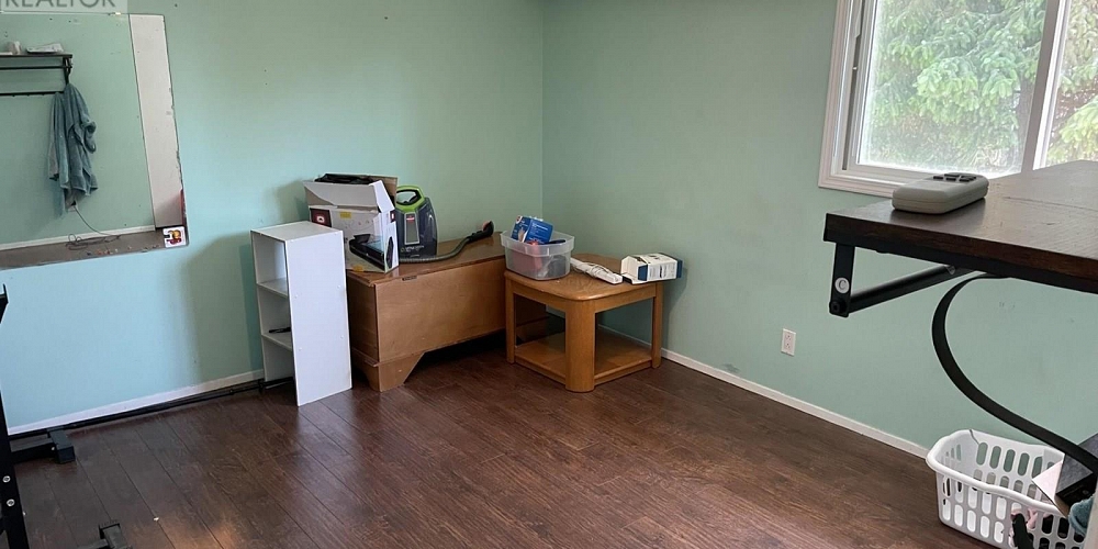 2 4809 HALLIWELL AVENUE Terrace Photo 9