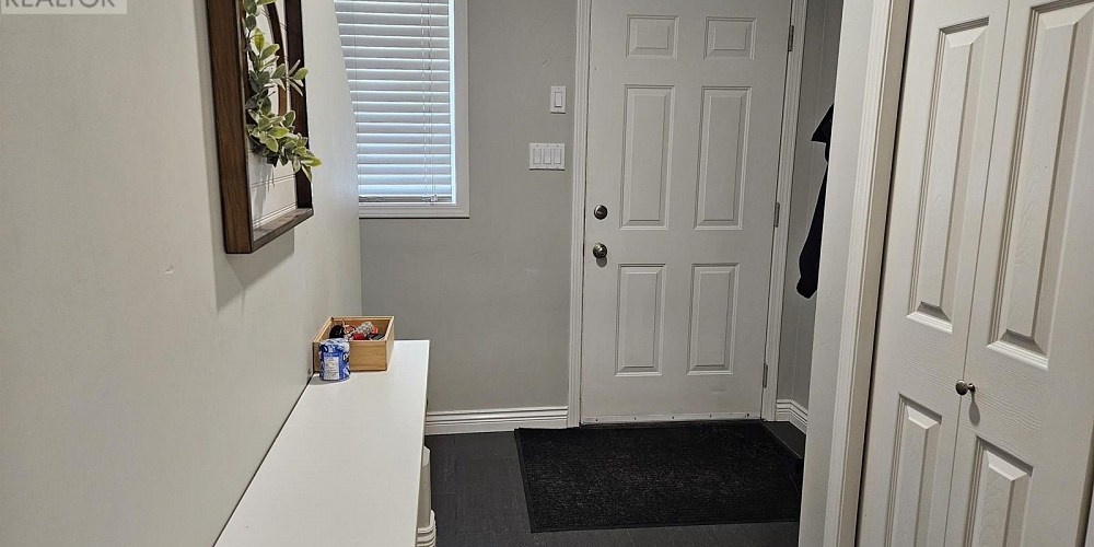 2 4732 VESTA AVENUE Terrace Photo 13