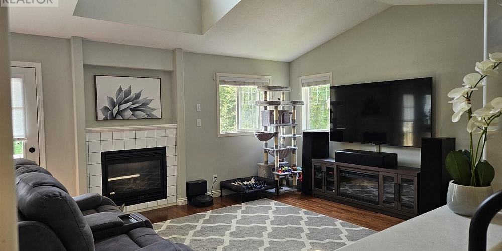 2 4732 VESTA AVENUE Terrace Photo 3