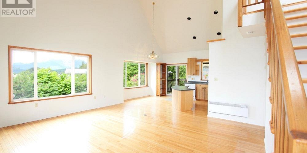 209 2ND AVENUE Daajing Giids City Photo 20