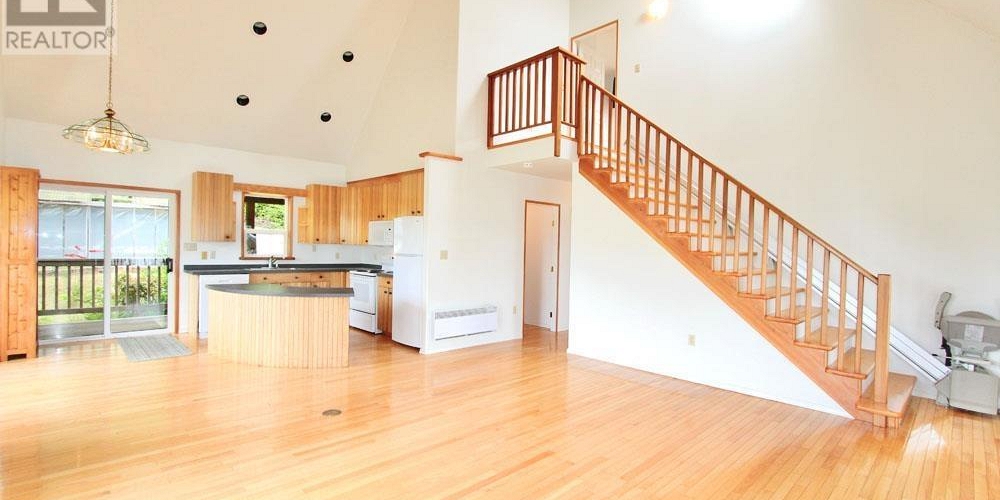 209 2ND AVENUE Daajing Giids City Photo 21