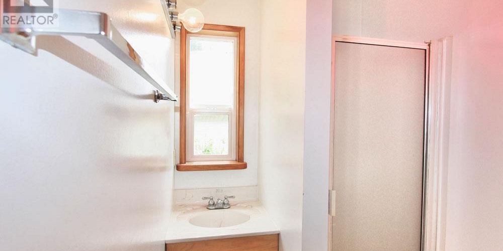 209 2ND AVENUE Daajing Giids City Photo 4