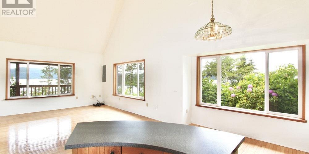 209 2ND AVENUE Daajing Giids City Photo 9