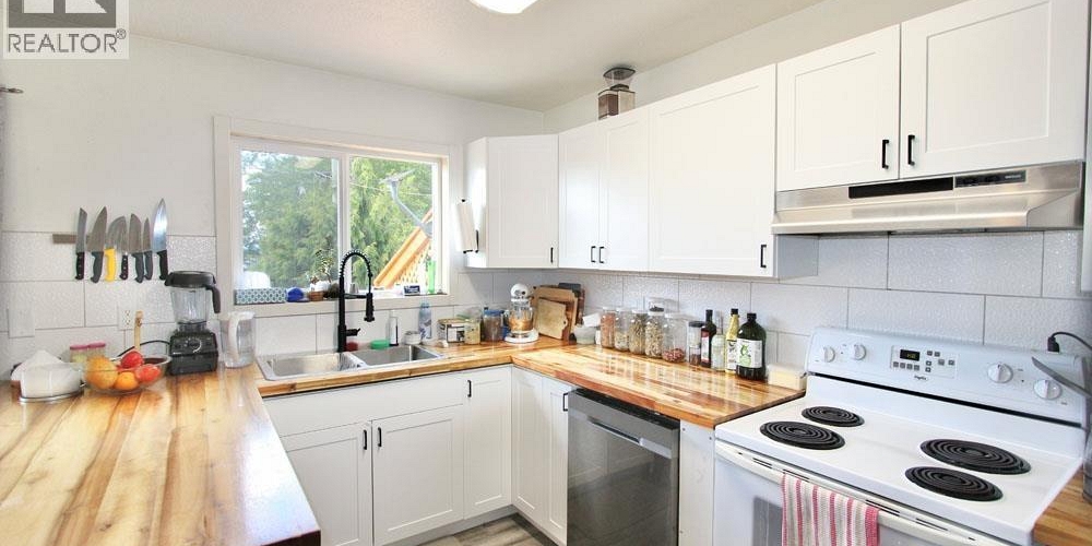 33 YAKOUN STREET Port Clements Photo 25