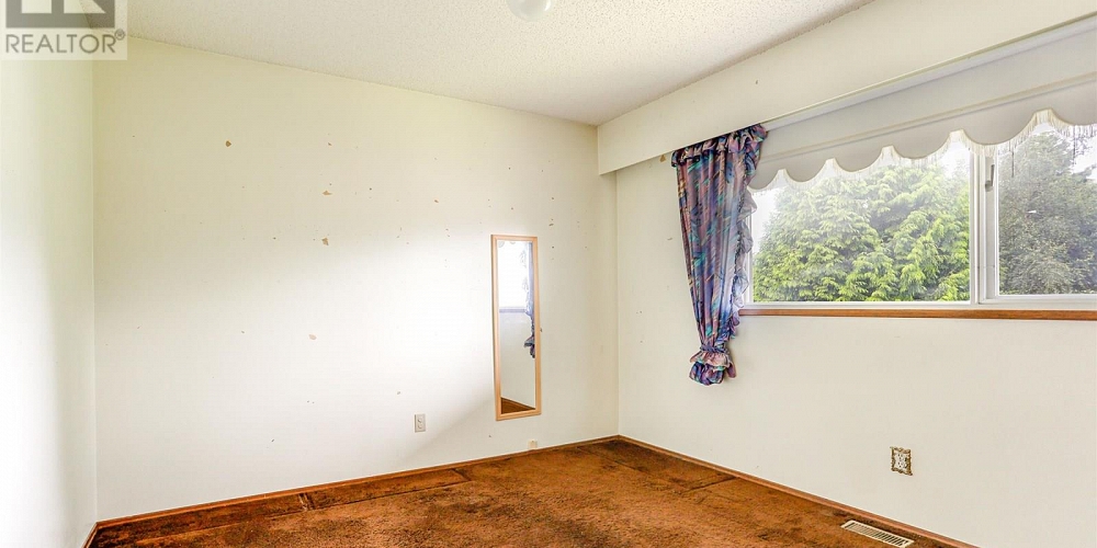 98 CHARLES STREET Kitimat Photo 11