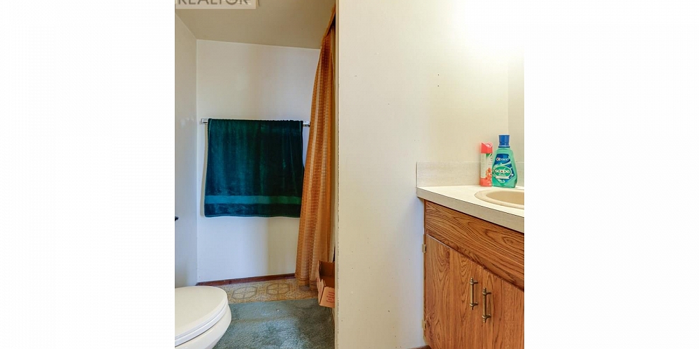 98 CHARLES STREET Kitimat Photo 9