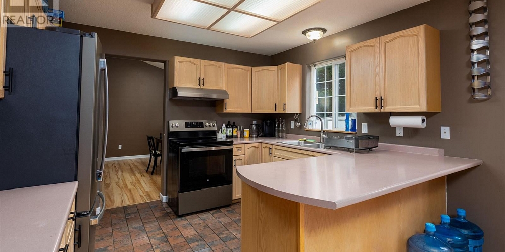 2084 WALNUT DRIVE Terrace Photo 6