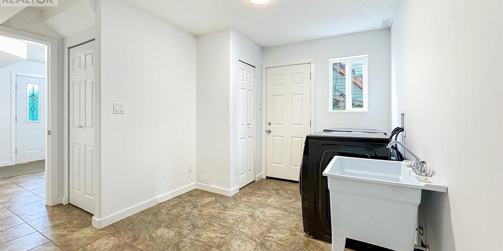 59 HALLMAN STREET Kitimat Photo 4