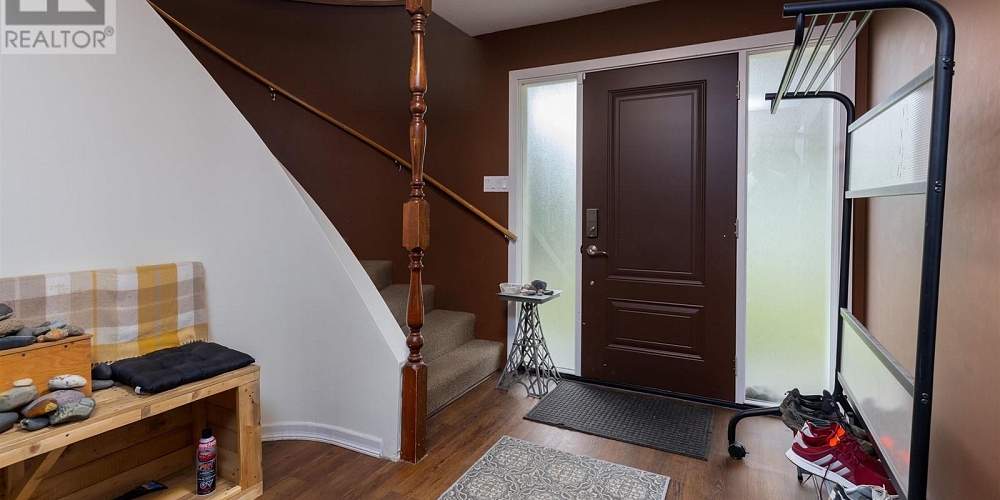 4941 GAIR AVENUE Terrace Photo 2