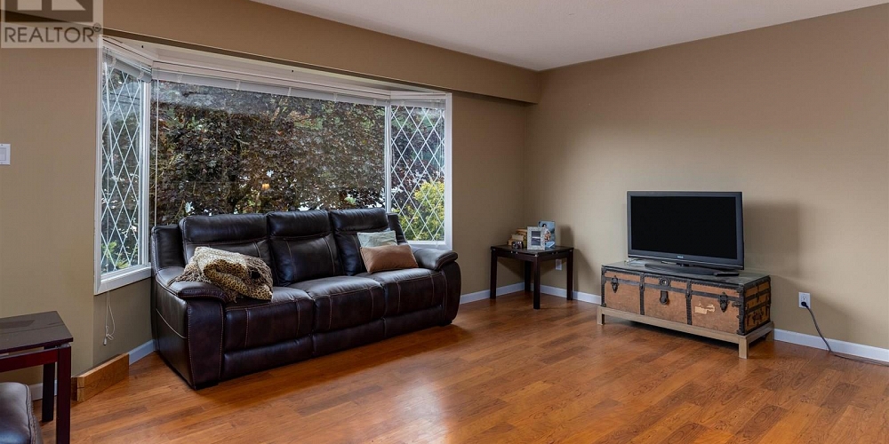 4941 GAIR AVENUE Terrace Photo 9