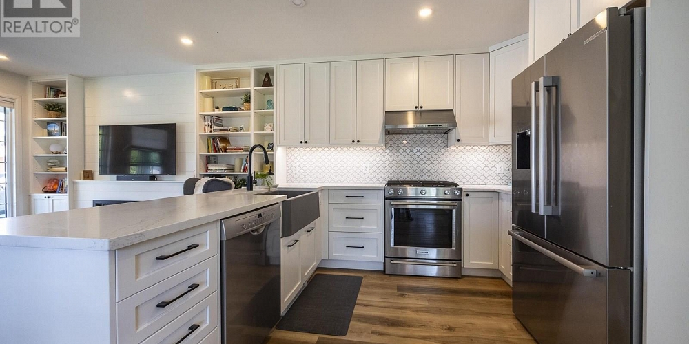 1 2218 EVERGREEN STREET Terrace Photo 11