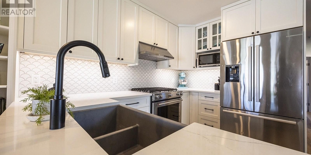 1 2218 EVERGREEN STREET Terrace Photo 12