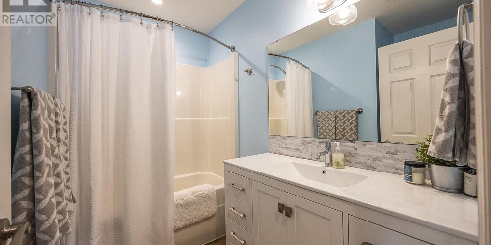 1 2218 EVERGREEN STREET Terrace Photo 13