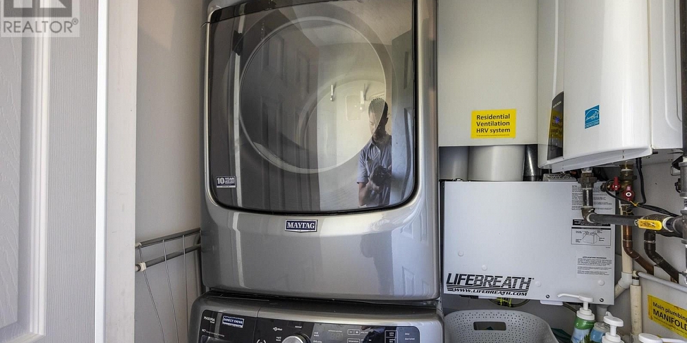 1 2218 EVERGREEN STREET Terrace Photo 14