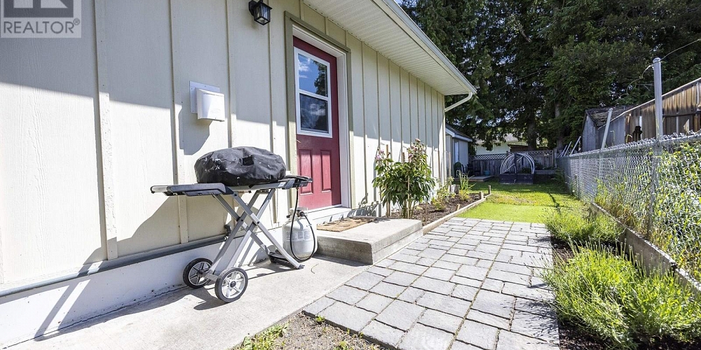 1 2218 EVERGREEN STREET Terrace Photo 20