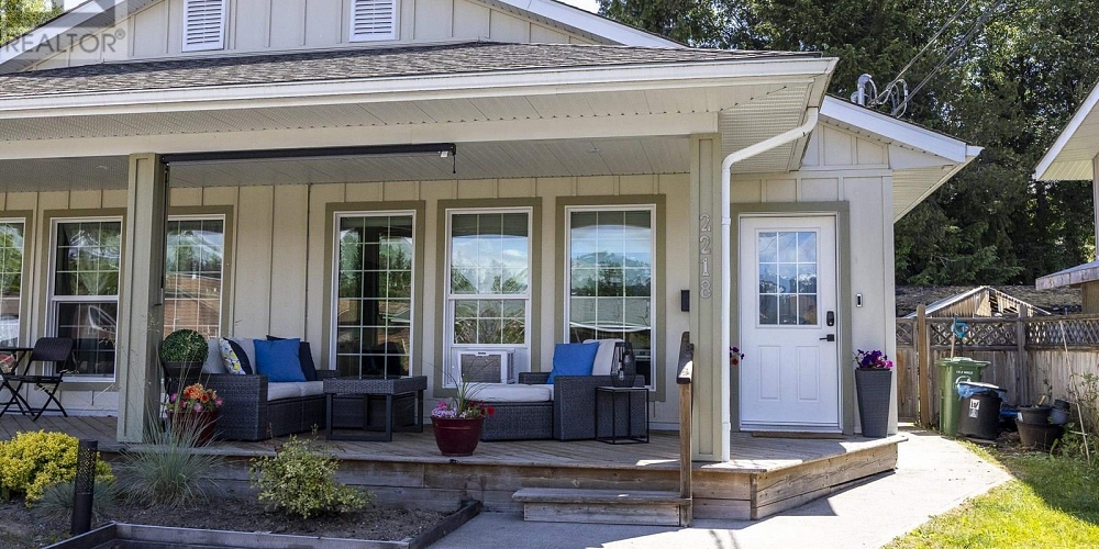 1 2218 EVERGREEN STREET Terrace Photo 3