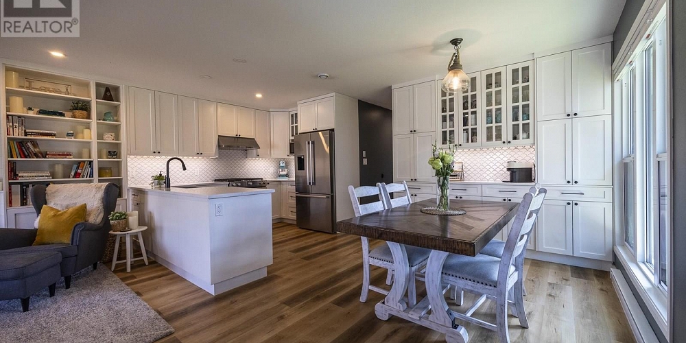 1 2218 EVERGREEN STREET Terrace Photo 5