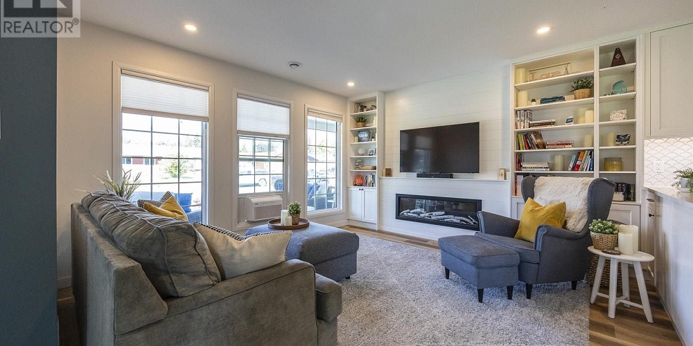 1 2218 EVERGREEN STREET Terrace Photo 6