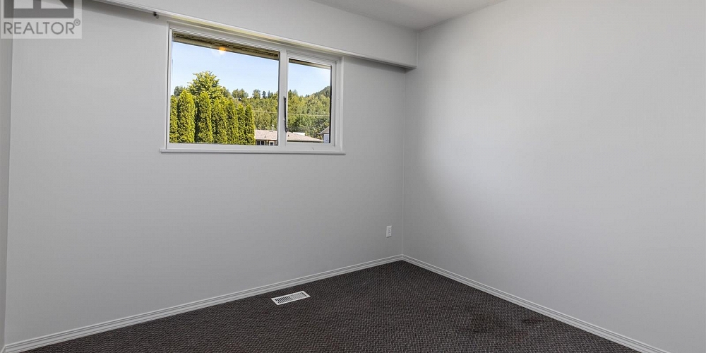 4610 STRAUME AVENUE Terrace Photo 7