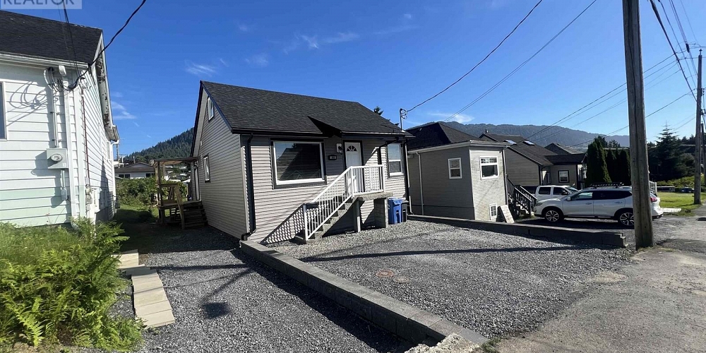 1068 E 7 AVENUE Prince Rupert Photo 13