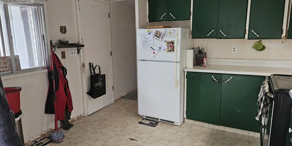 23 4625 GRAHAM AVENUE Terrace Photo 3