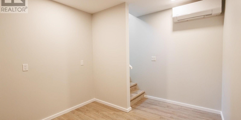 14 4921 HALLIWELL AVENUE Terrace Photo 19