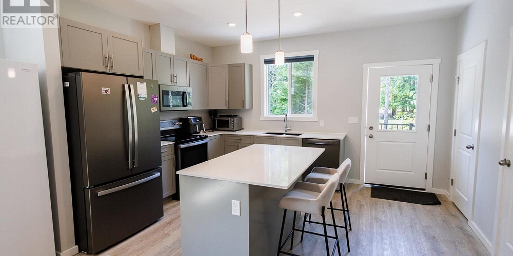 14 4921 HALLIWELL AVENUE Terrace Photo 3