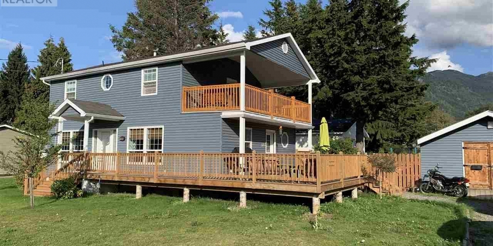 2630 CLARK STREET Terrace Photo 20