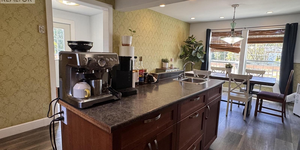 2630 CLARK STREET Terrace Photo 5