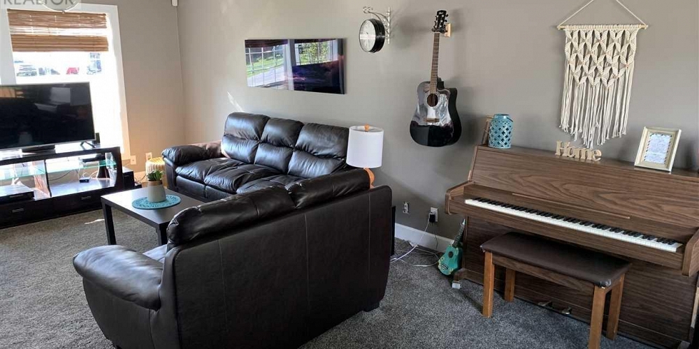 2630 CLARK STREET Terrace Photo 6
