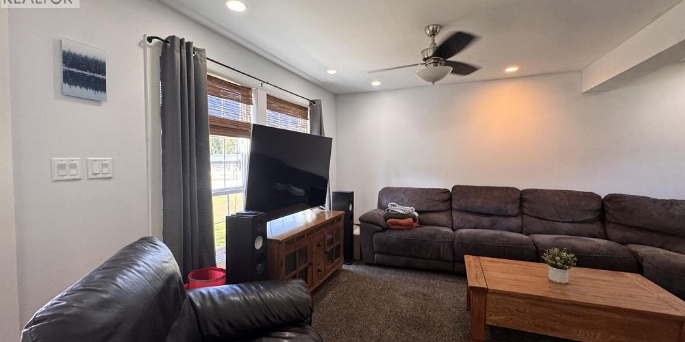 2630 CLARK STREET Terrace Photo 9