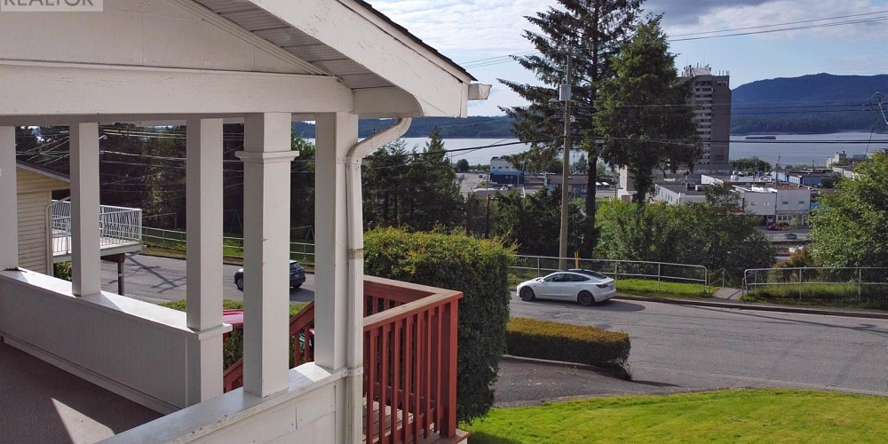 833 BORDEN STREET Prince Rupert Photo 2