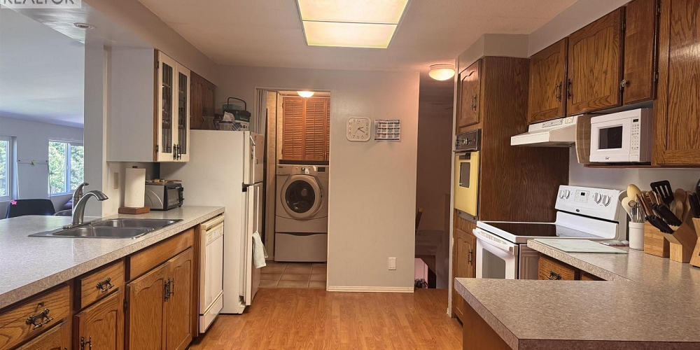 3628 ALDER AVENUE Terrace Photo 4