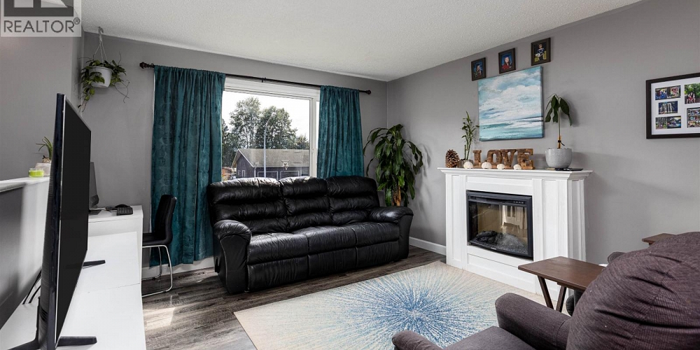 4912 LABELLE AVENUE Terrace Photo 2