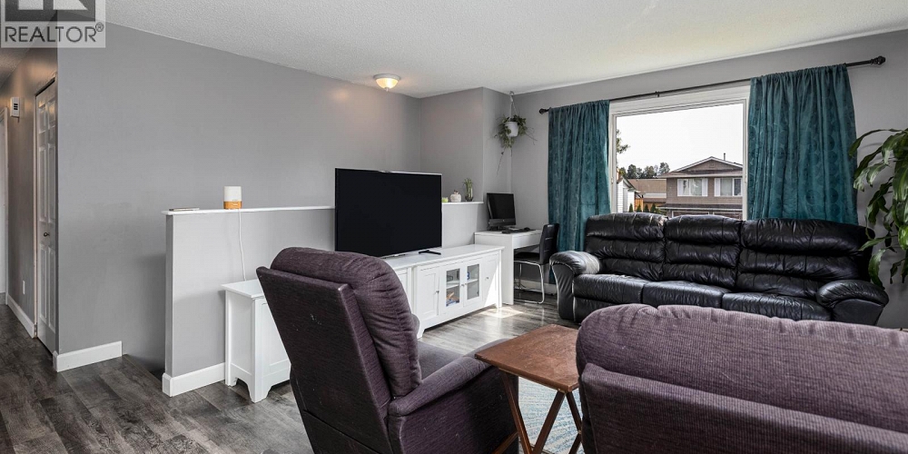 4912 LABELLE AVENUE Terrace Photo 3