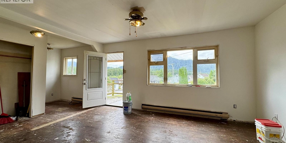 1537-1539 PIGOTT AVENUE Prince Rupert Photo 3