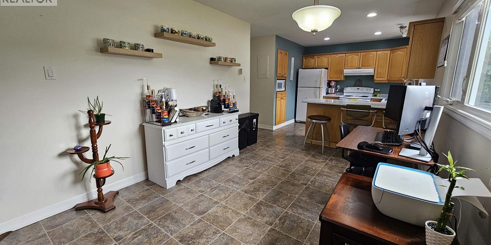 4818 TUCK AVENUE Terrace Photo 4
