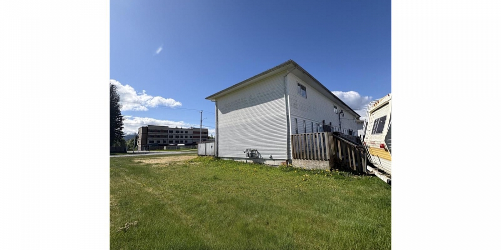 75 WEDEENE STREET Kitimat Photo 2