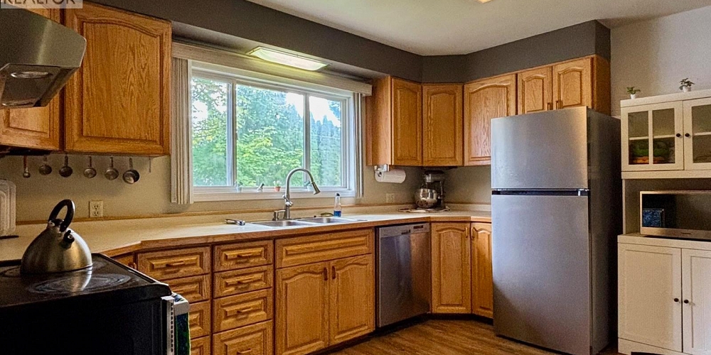 4816 DAVIS AVENUE Terrace Photo 5