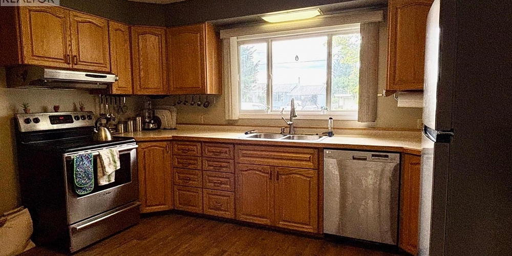 4816 DAVIS AVENUE Terrace Photo 6