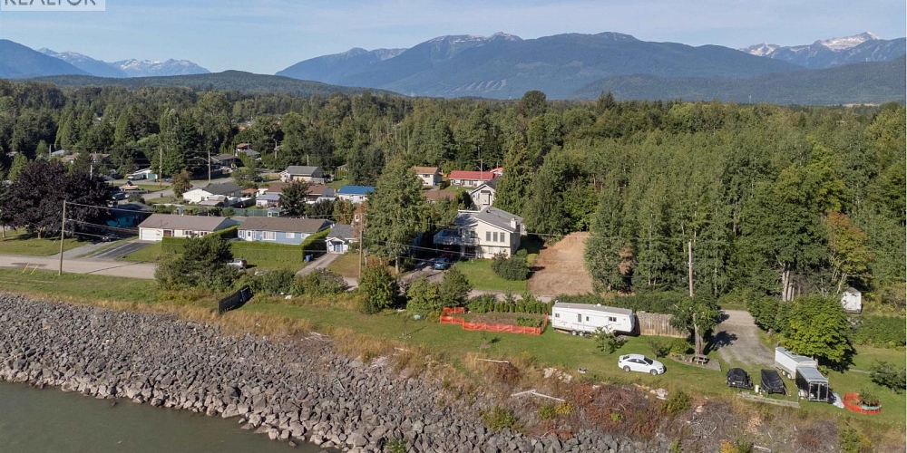 2413 KERR STREET Terrace Photo 2