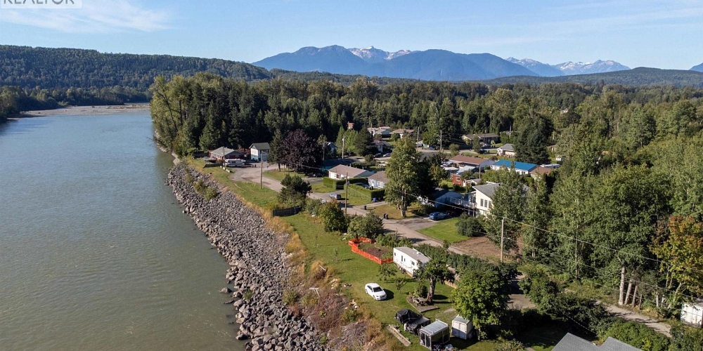 2413 KERR STREET Terrace Photo 4