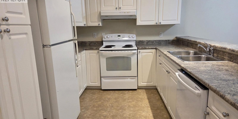 35 3404 ADAM STREET Terrace Photo 2