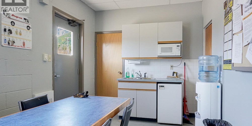 710 ENTERPRISE AVENUE Kitimat Photo 9