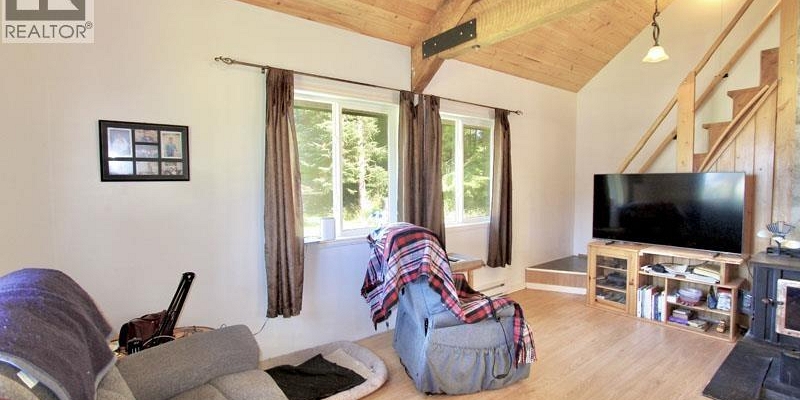 1514 BURGESS AVENUE Masset Photo 3