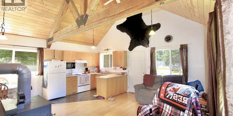 1514 BURGESS AVENUE Masset Photo 4