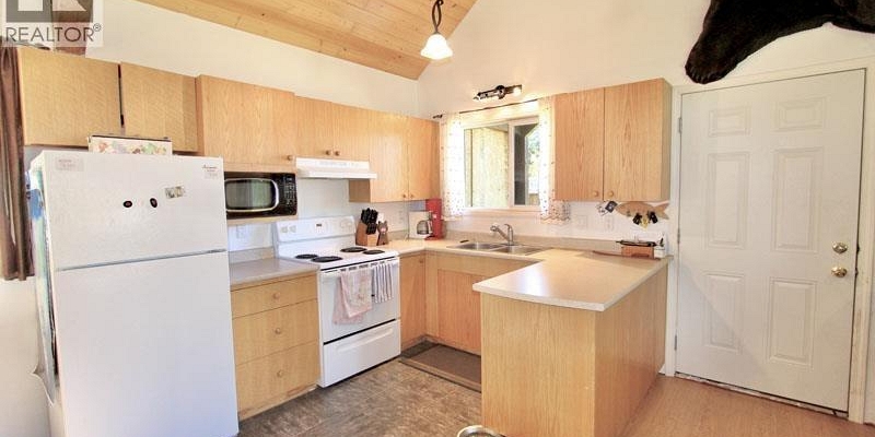 1514 BURGESS AVENUE Masset Photo 7